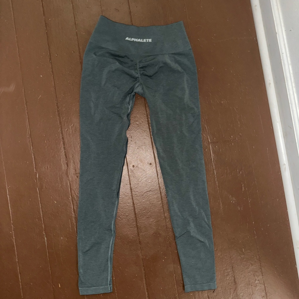 Alphalete Amplify leggings - charcoal
